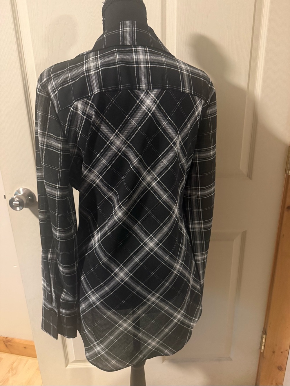 Laundry by Shelli Segal Black & White Plaid Twist-Front Blouse, Size L - Picture 2 of 4